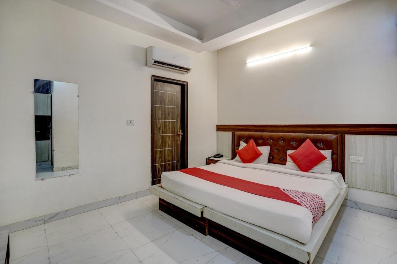Oyo 78981 The Diamond Nest Noida Exterior photo