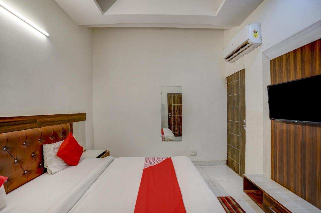 Oyo 78981 The Diamond Nest Noida Exterior photo