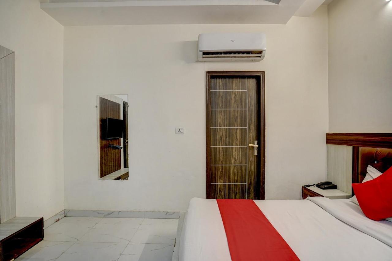 Oyo 78981 The Diamond Nest Noida Exterior photo
