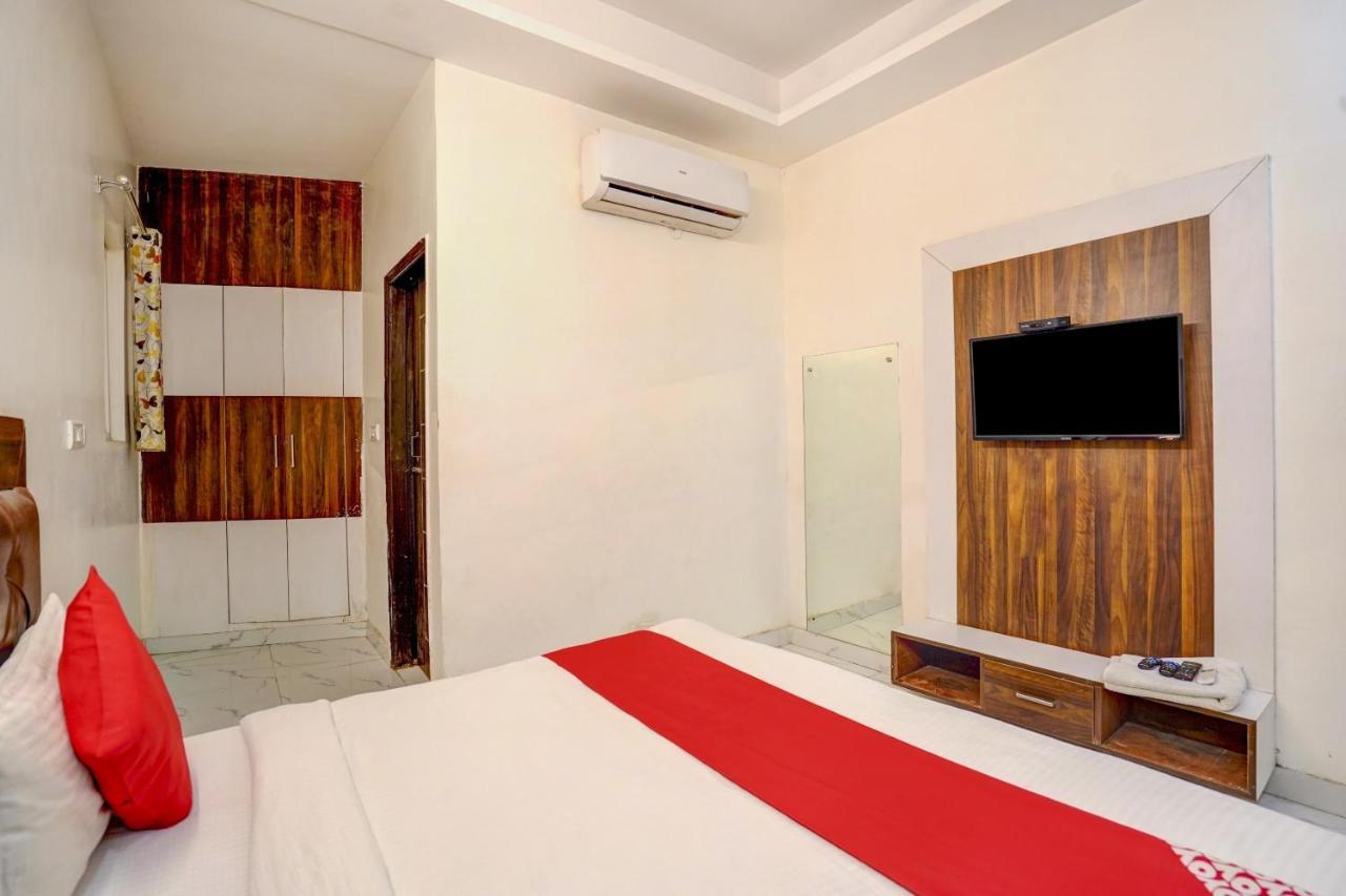 Oyo 78981 The Diamond Nest Noida Exterior photo