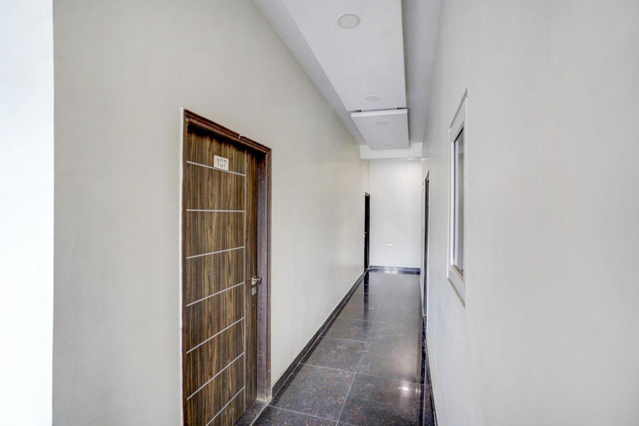 Oyo 78981 The Diamond Nest Noida Exterior photo