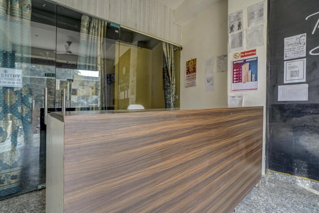 Oyo 78981 The Diamond Nest Noida Exterior photo