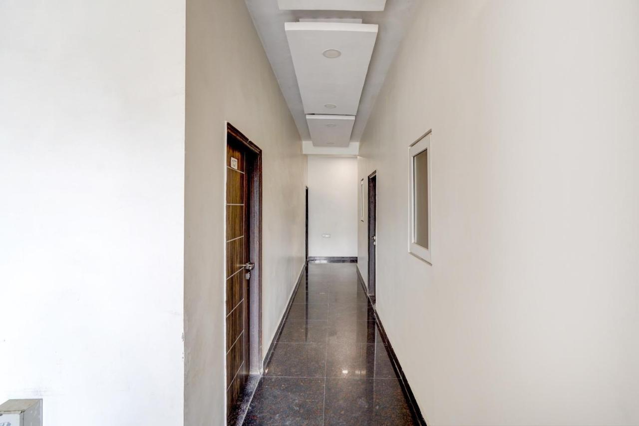Oyo 78981 The Diamond Nest Noida Exterior photo