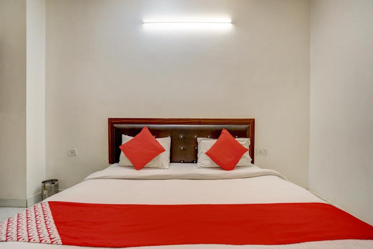 Oyo 78981 The Diamond Nest Noida Exterior photo